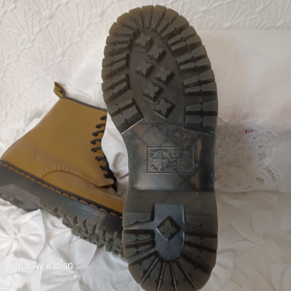 Dr. Martens Women SZ 8 Black and Brown Boots look at the photos there are detail - Picture 11 of 15